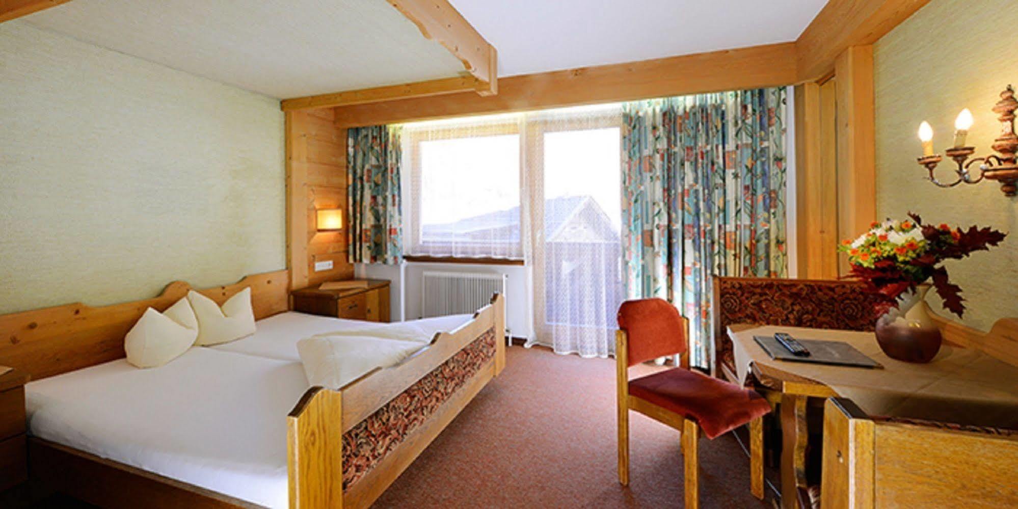 Hotel Neue Post Solden Bagian luar foto